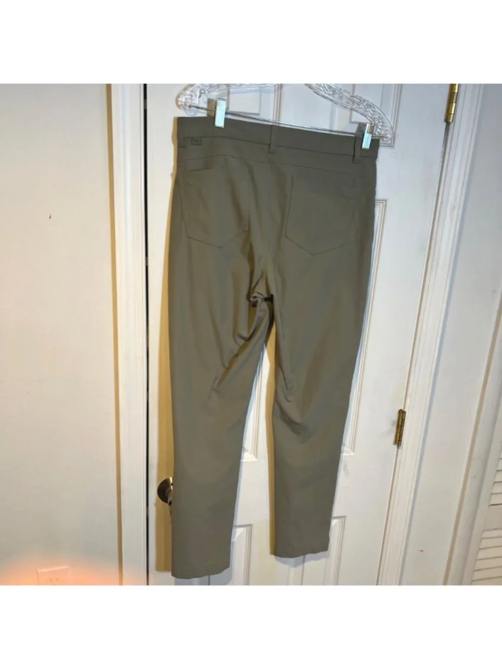 VRST Men’s Tech Pants Stone Size 32 x 32 Tapered Leg Golf Athletic